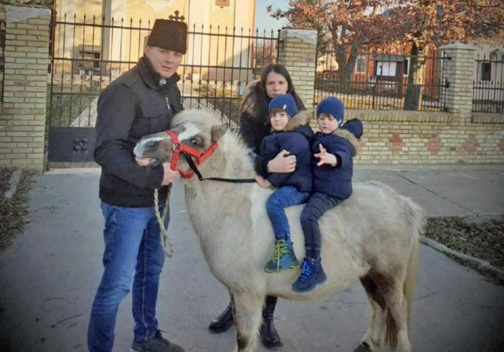 Dušan Grmuša iz Melenaca veliki je zaljubljenik u konje i konjički sport