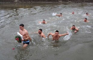 plivanje za časni krst u žitištu