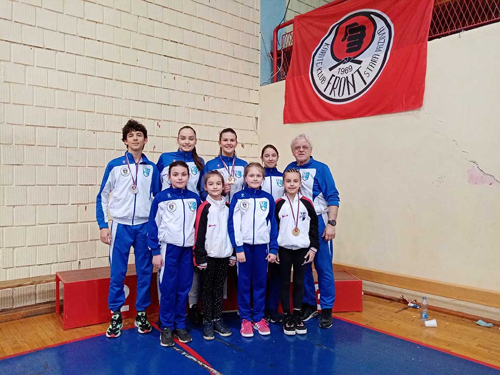 Pregršt medalja za takmičare Karate kluba Zadrugar iz Lazareva