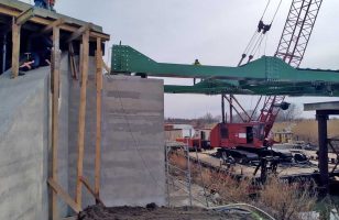 montaža nove konstrukcije železničkog mosta