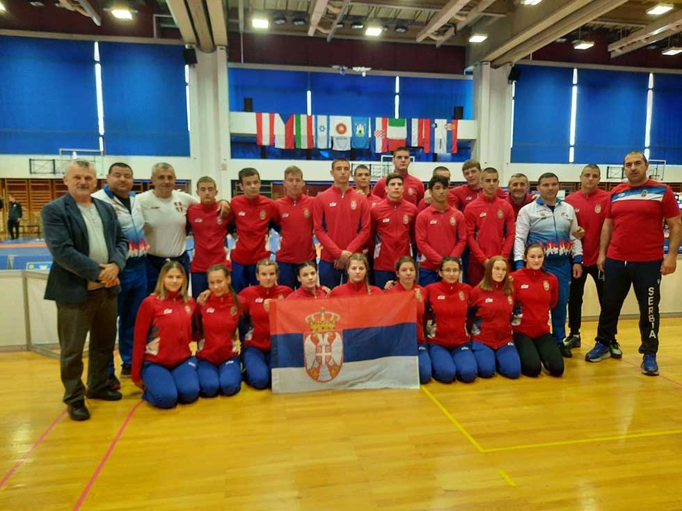 Zrenjaninci u kadetskoj reprezentaciji: Mladi rvači osvojili 14 medalja