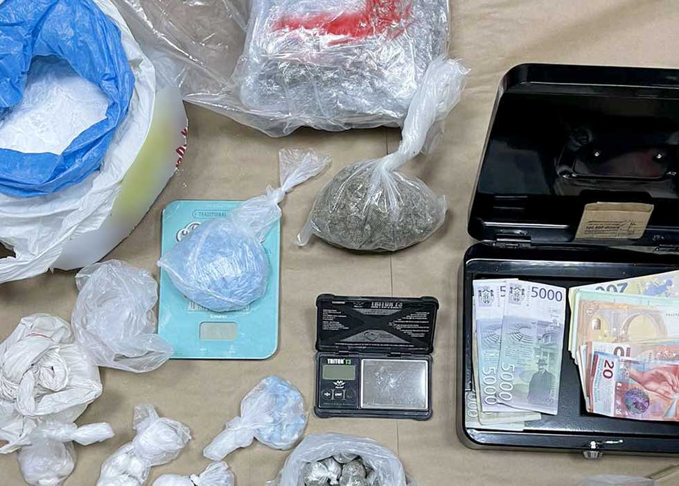 U Zrenjaninu zaplenjeno nekoliko kilograma amfetamina i marihuane (Foto)