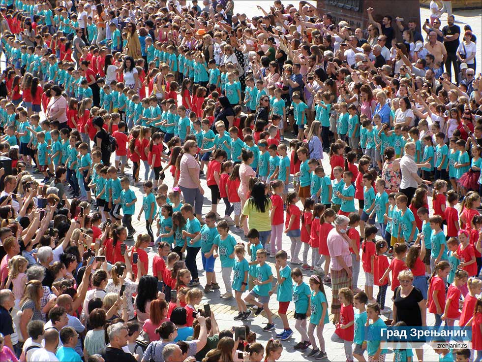 Održan „Ples predškolaca“: Trg slobode ispunjen dečijim osmesima