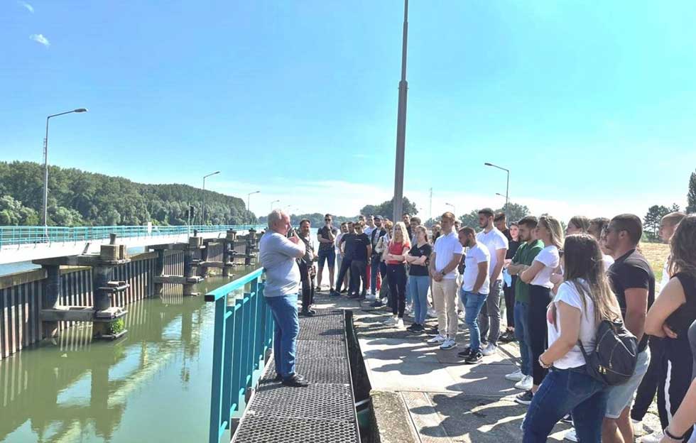 Stručna ekskurzija: Studenti Fakulteta tehničkih nauka obišli branu na Tisi