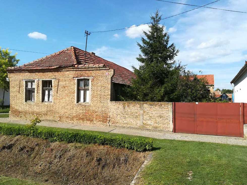 Na prodaju trosobna kuća u Ečki – cena 10.000 evra (Foto)