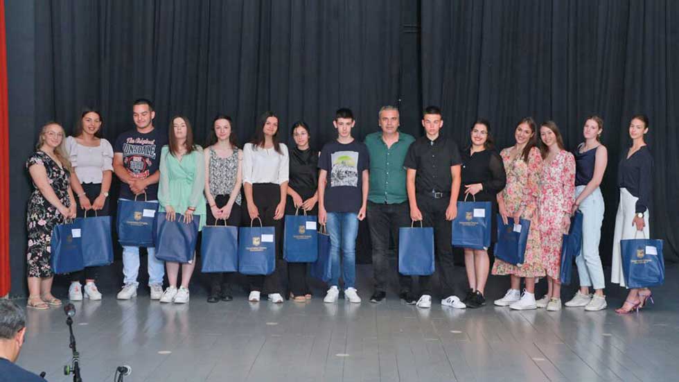 Najboljim učenicima iz opštine Sečanj uručene Vidovdanske nagrade