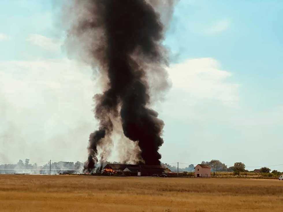 Izbio požar na salašu kod Elemira, na lice mesta izašlo osam vatrogasaca