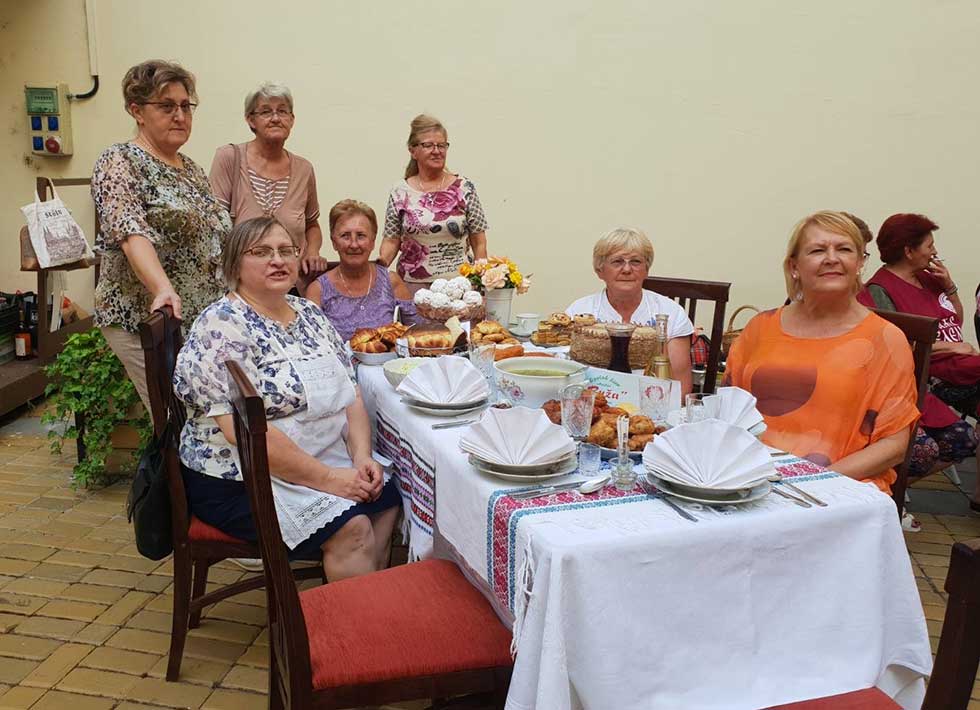 Članice nekoliko udruženja žena predstavile tradicionalni nedeljni ručak