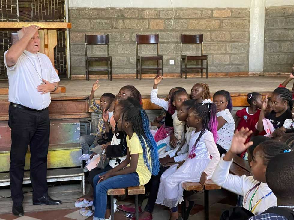 Dr Ladislav Nemet boravio u poseti Keniji, u Najrobiju služio misu (Foto)