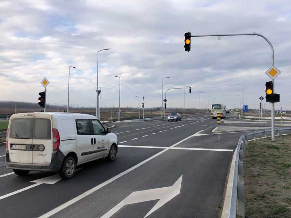 Novi semafor na državnom putu između Novog Sada i Zrenjanina