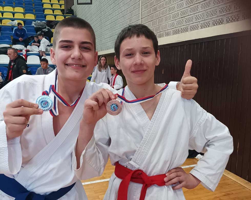 Najmlađi takmičari Karate kluba Radnički iz Sutjeske uspešni na državnom prvenstvu