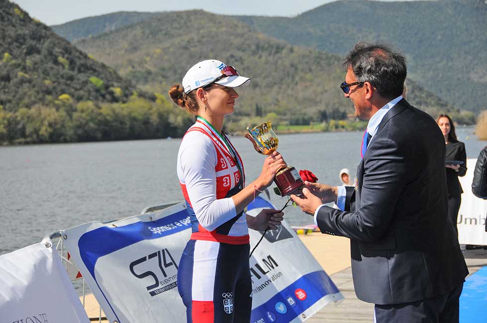 Jovana Arsić osvojila zlato i srebro na međunarodnoj veslačkoj regati u Italiji