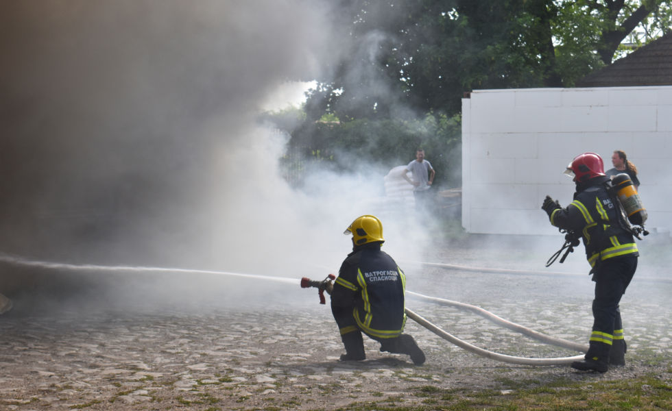 Izbio požar u staroj gradskoj klanici, policija reguliše saobraćaj u Ulici Đure Jakšića