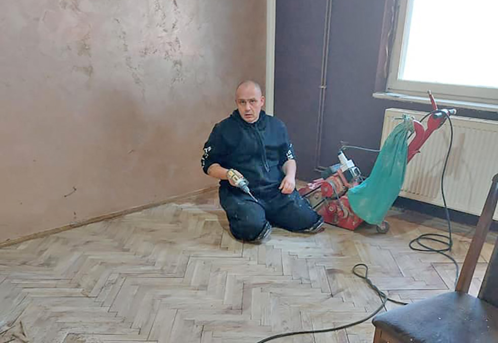 Nenad Erić je vrsni majstor za drvene podove koji bezrezervno pomaže ljudima