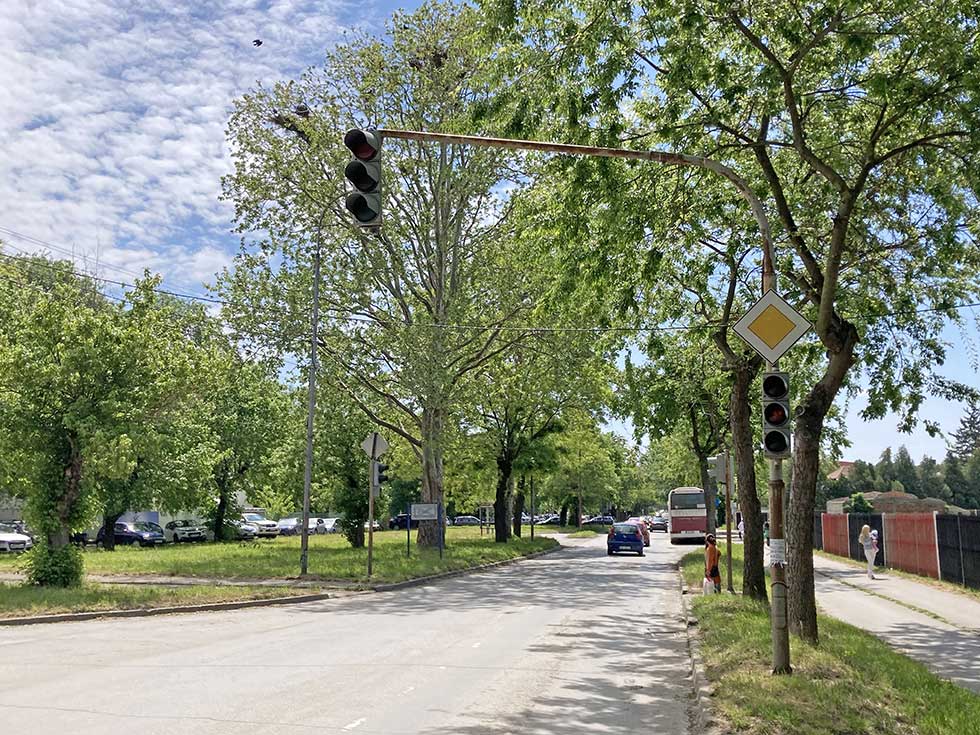 Na nekoliko lokacija u gradu ne rade semafori, nadležni i dalje ne reaguju (Foto)