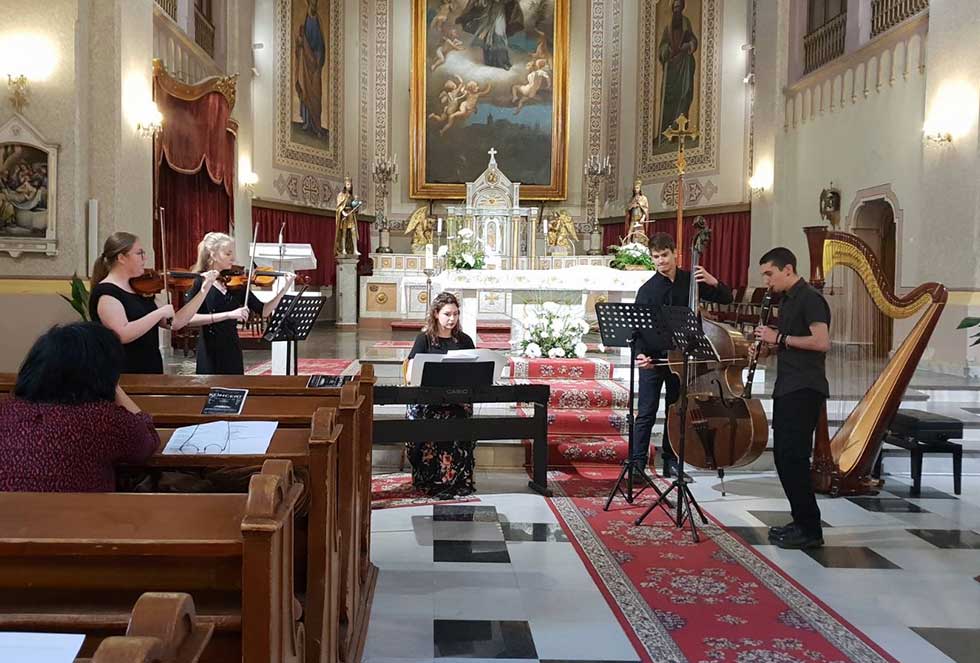 Učenici i profesori Muzičke škole održali humanitarni koncert u Rimokatoličkoj katedrali