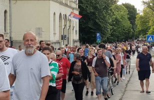 vladimir obradović se obratio na šestom protestu zrenjanin protiv nasilja