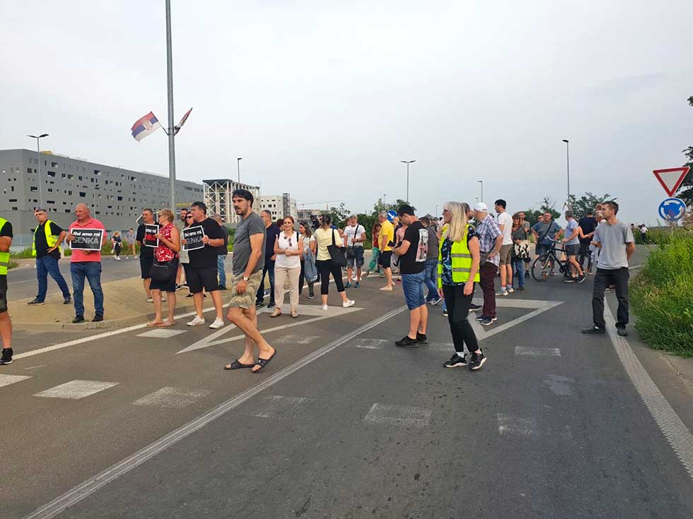 Učesnici protesta blokirali put prema Beogradu, kod fabrike guma „Linglong“