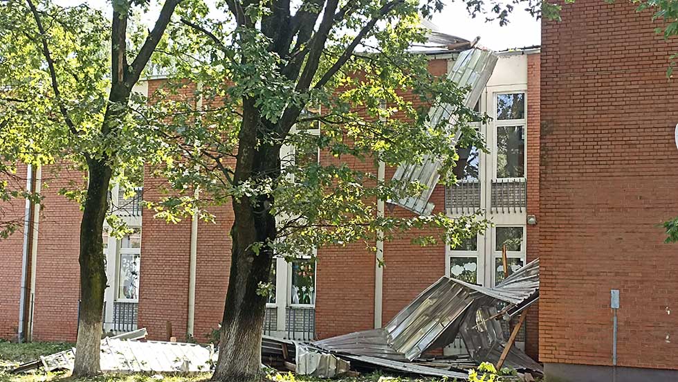 Odleteo limeni krov sa objekta Osnovne škole „Jovan Dučić“ u Kleku