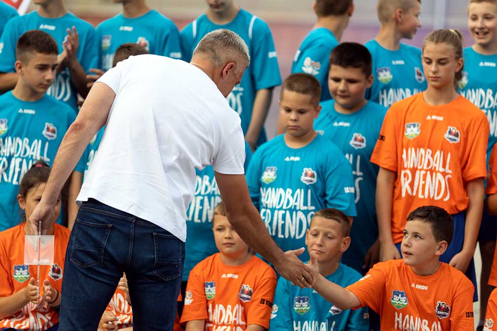 Počeo treći rukometni kamp „Handball Friends“ u Novom Bečeju (Foto)