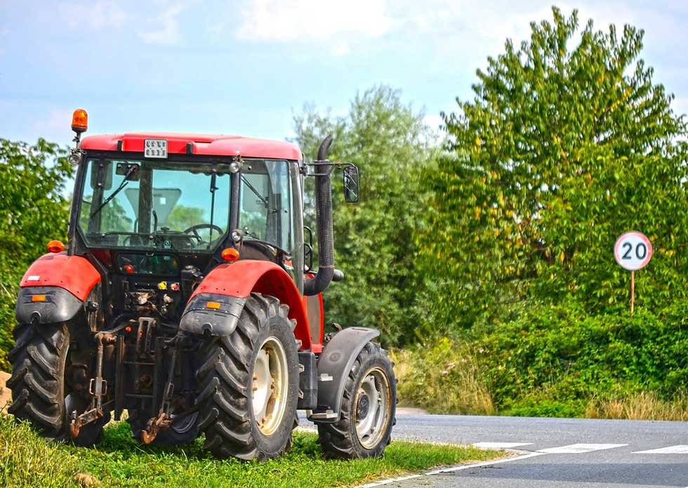 Vozači traktora da se dosledno pridržavaju svih saobraćajnih propisa