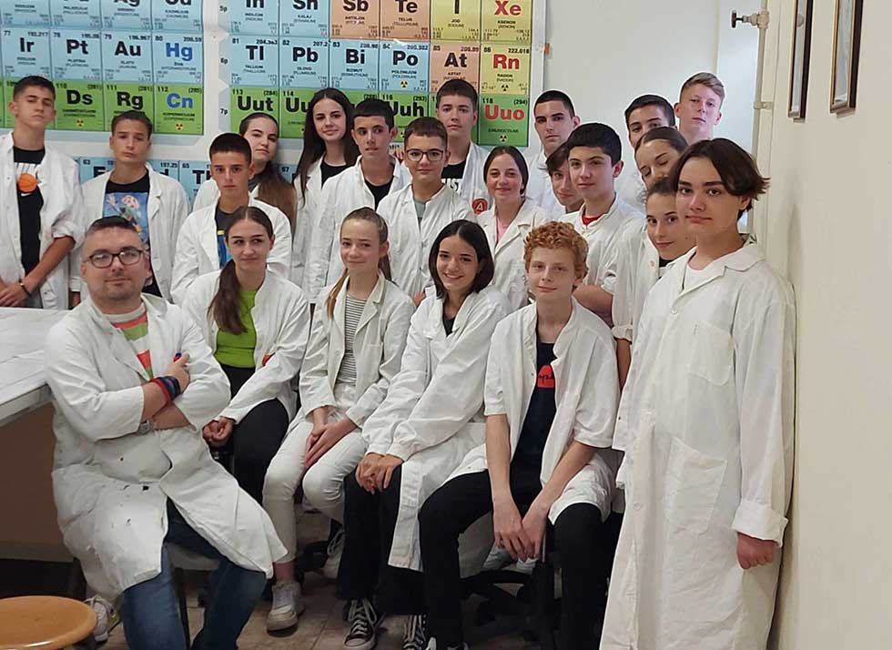 Zrenjaninska gimnazija otvara vrata mladim i talentovanim hemičarima