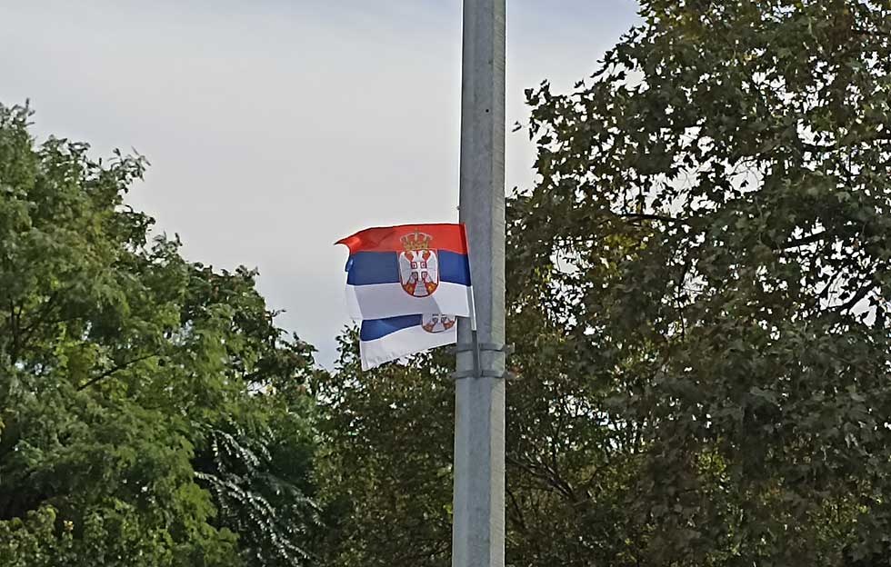 Povodom današnjeg praznika na više lokacija u našem gradu postavljeno 1.100 zastava