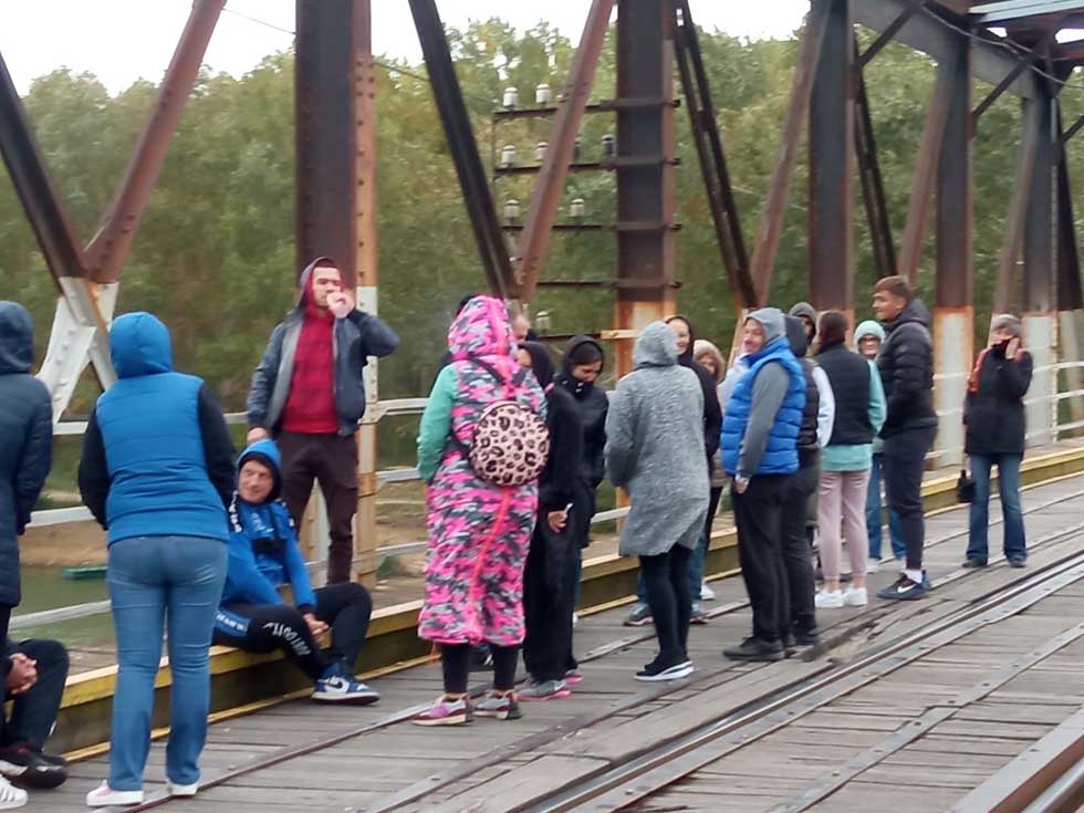 Meštani Tomaševca i Orlovata i danas, uprkos lošem vremenu, protestovali na mostu