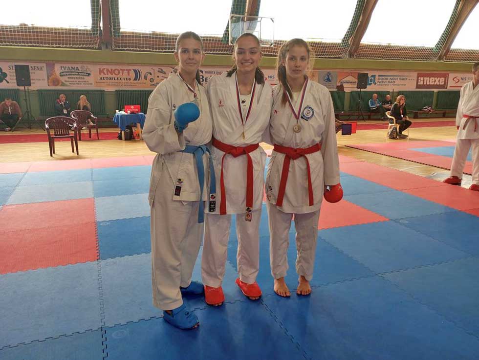 Tri medalje na prvenstvu Vojvodine u karateu za kadete i juniore Zadrugara