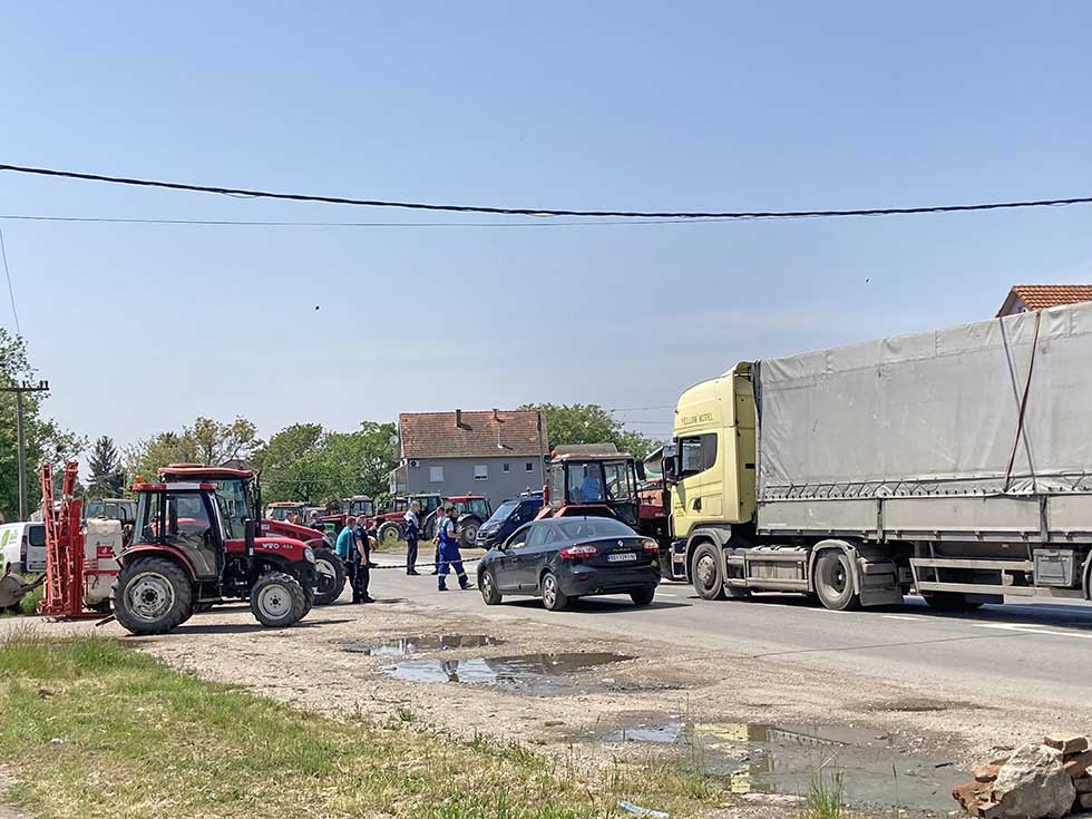 Vlada Srbije saopštila: Poljoprivrednici u Vojvodini prekidaju blokade