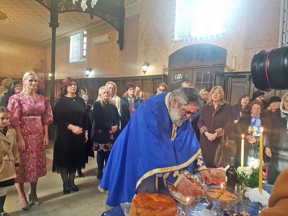 Služenjem liturgije i rezanjem slavskog kolača u Zrenjaninu obeležena lekarska slava