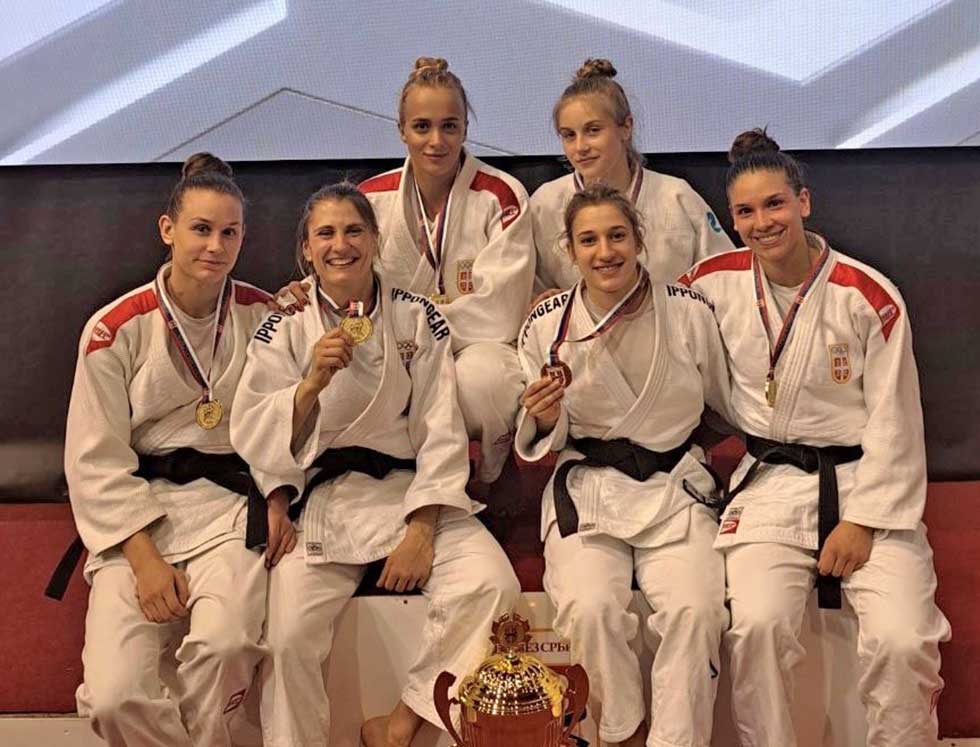 Ženska ekipa Džudo kluba Proleter iz Zrenjanina šampion Super lige Srbije!