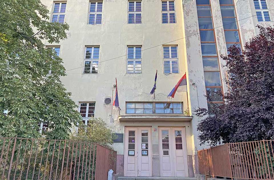 Grad ima nameru da ugasi školu „Uroš Predić“, zaposleni uznemireni i zabrinuti