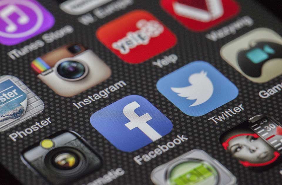 Nova pravila za maloletnike na društvenim mrežama Instagram i Fejsbuk