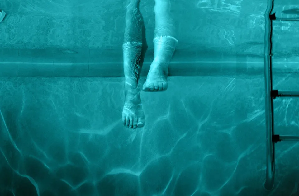 Imaš li dovoljno hrabrosti za „Noćno kupanje“? Novi natprirodni triler je stigao u CineStar!