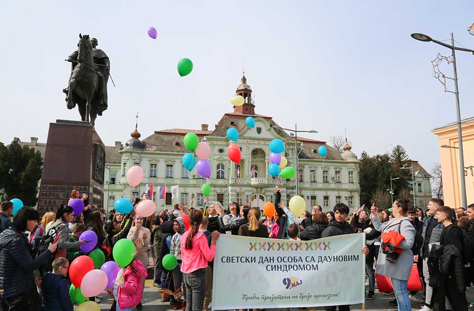 FOTO: U Zrenjaninu obeležen Svetski dan osoba sa Daunovim sindromom