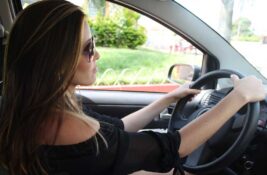 Ko je odgovorniji za volanom – žene ili muškarci? Zvanični podaci o vozačima će vas iznenaditi