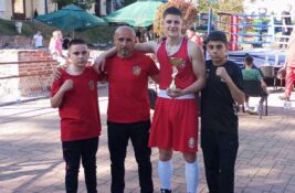 Trijumfovali Aleksa, Andrej i Strahinja: Trojica boksera Banata nastupe završili pobedama