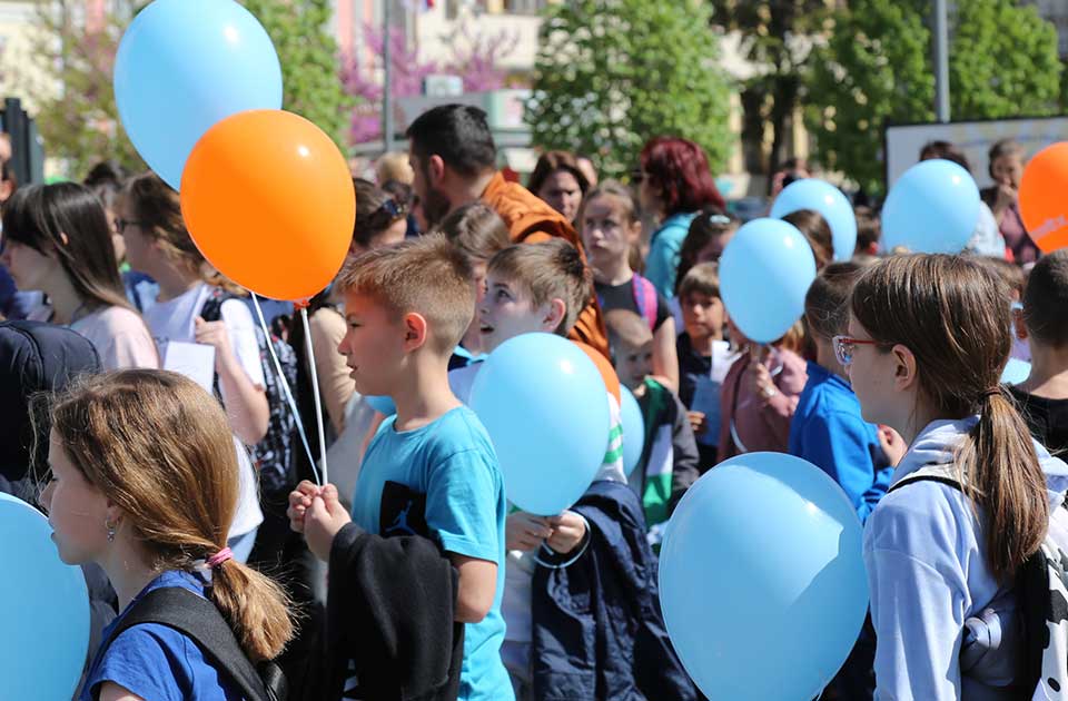 FOTO: U Zrenjaninu obeležen Svetski dan osoba sa autizmom