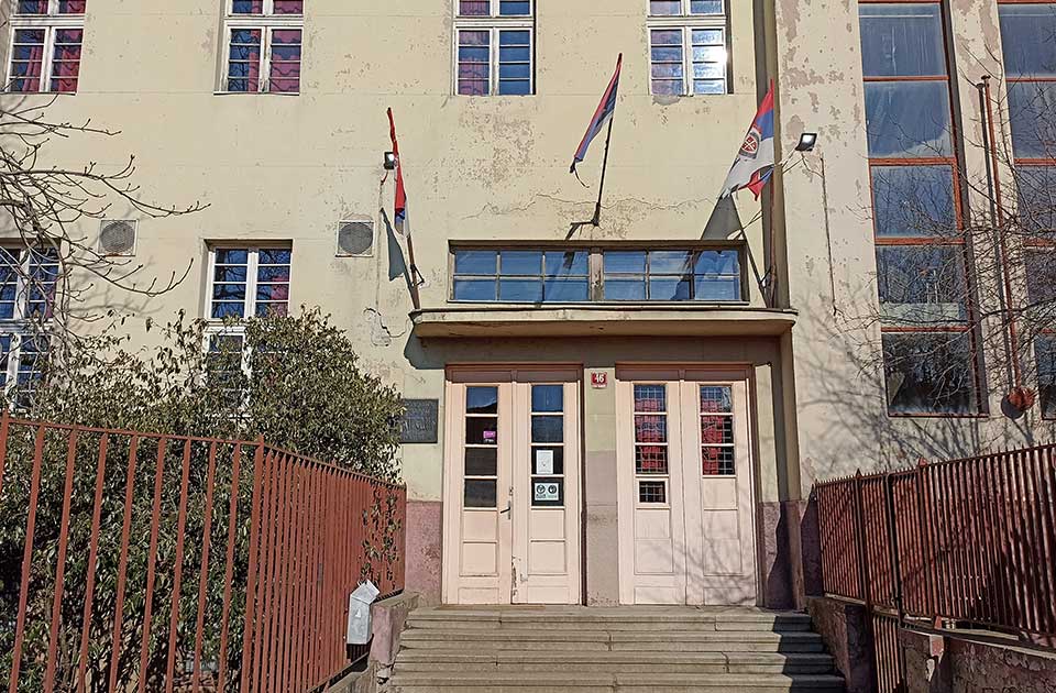Sindikat prosvetnih radnika poziva Pokrajinu da stopira gašenje srednje škole u Zrenjaninu