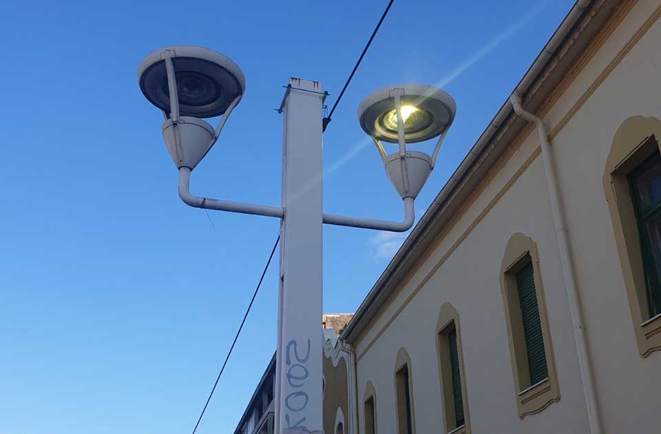 Stotine miliona uložene u javnu rasvetu: Sijalice gore danju, a neke ulice noću u mrklom mraku