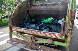 Zrenjaninu, Žitištu i Novoj Crnji 44,4 miliona dinara za nabavku kamiona smećara