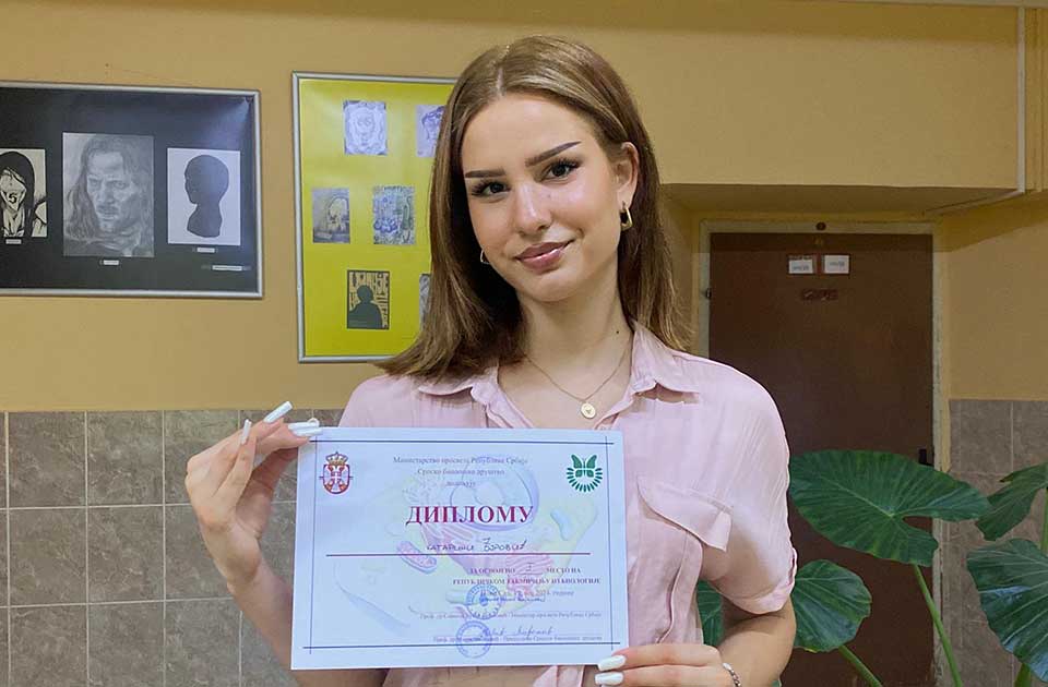 Katarina Đurović osvojila maksimalnih sto bodova na Republičkom takmičenju iz biologije