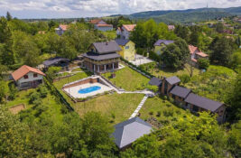 VIDEO: Prodaje se luksuzna kuća kraj Novog Sada – bazen, zelenilo i pogled na grad