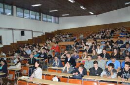 Šta mislite – da li je u Srbiji više studenata diplomiralo na državnim ili privatnim fakultetima?