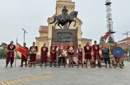 FOTO: Održan Svibor viteški turnir – Trg slobode pretvoren u srednjovekovno bojište