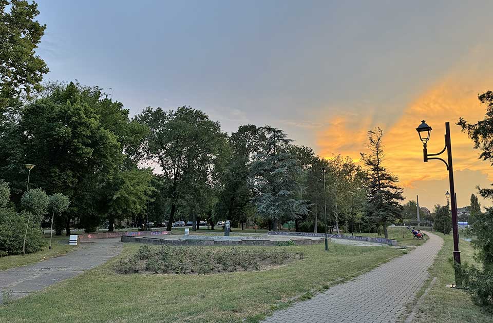 FOTO: Mlađe generacije verovatno ne znaju zašto je Čokliget dobio ime Park poljubaca