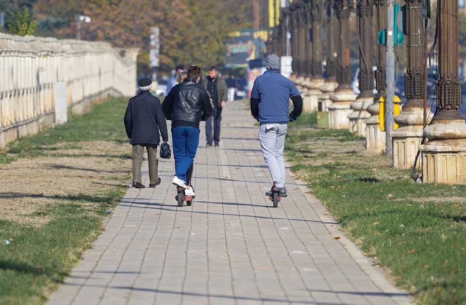 Saobraćajna policija za mesec dana sankcionisala 627 vozača električnih trotineta