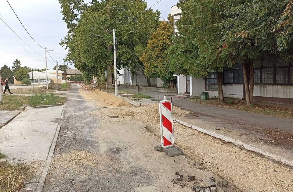 FOTO: Ova gradska ulica će biti proširena, pa vozači ubuduće neće morati da čine prekršaj