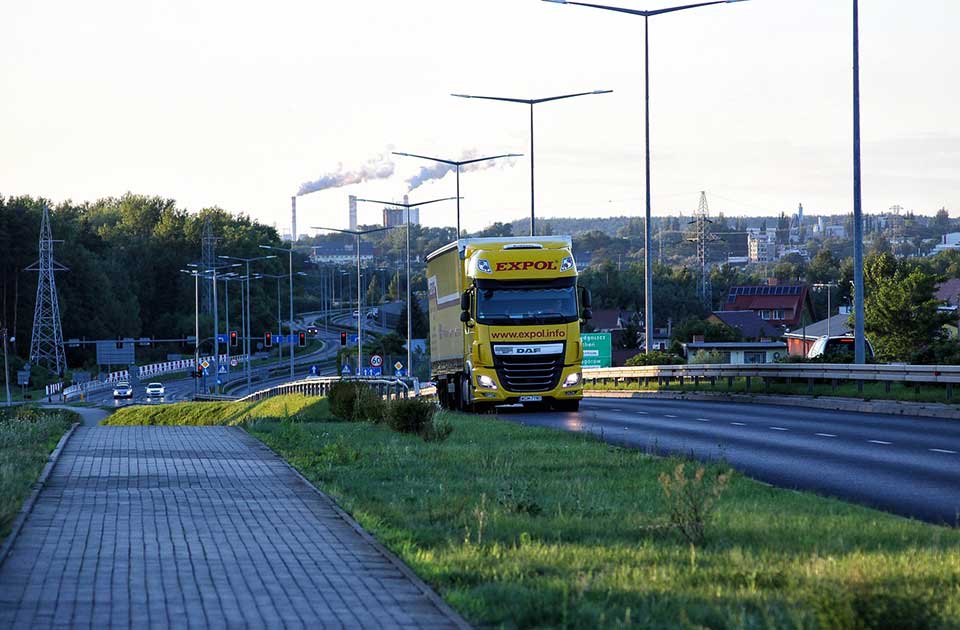 Odnosi se na kamione: Postavljeno 140 znakova zabrane preticanja, evo i na kojim deonicama